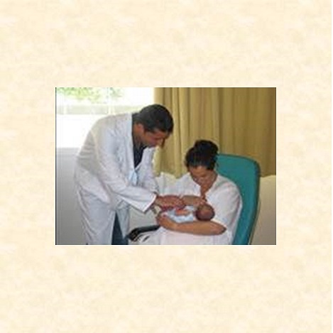 Tiene como finalidad que los hospitales y centros de salud capaciten al personal para promover en las futuras madres, la importancia de la lactancia, enseñándolas y apoyándolas en esta nueva etapa.  